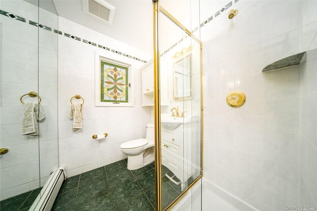 14 Beech Court, Malverne, NY 11565