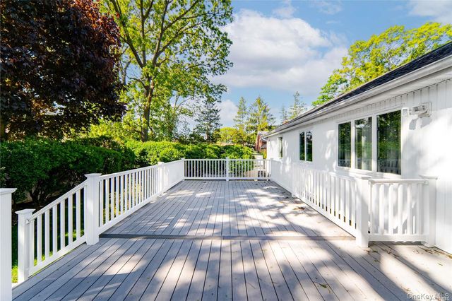 14 Beech Court, Malverne, NY 11565