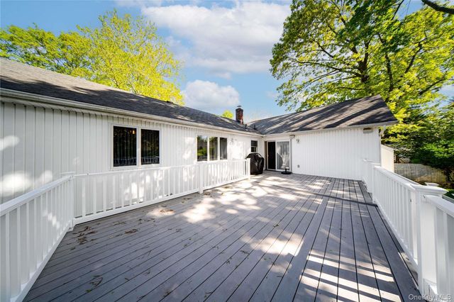 14 Beech Court, Malverne, NY 11565