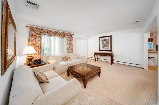 14 Beech Court, Malverne, NY 11565