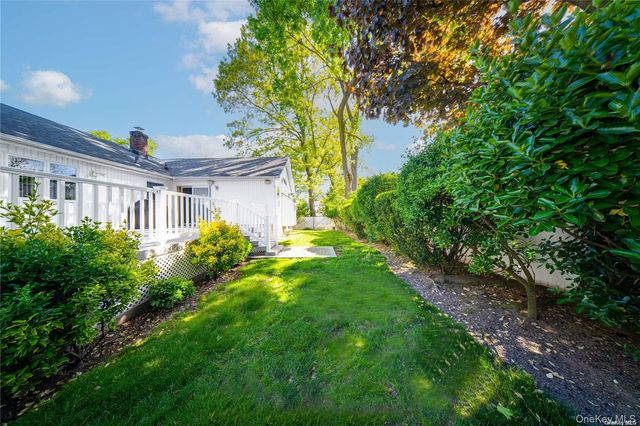 14 Beech Court, Malverne, NY 11565