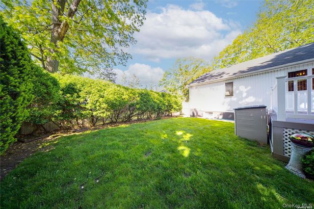 14 Beech Court, Malverne, NY 11565