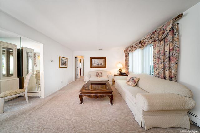 14 Beech Court, Malverne, NY 11565