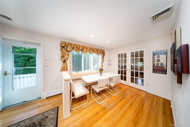 14 Beech Court, Malverne, NY 11565