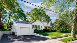 14 Beech Court, Malverne, NY 11565