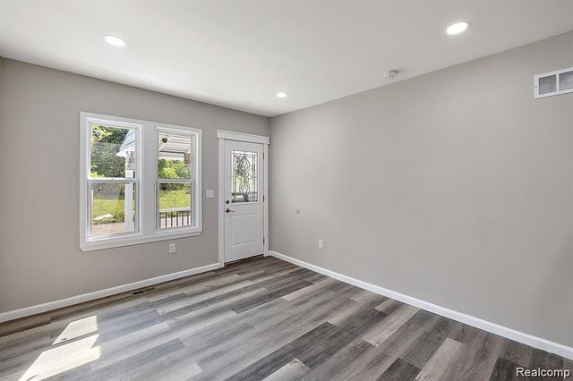 15875 Holmur Street, Detroit, MI 48238