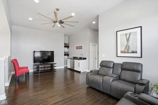 902 Woodlawn Avenue, Indianapolis, IN 46203