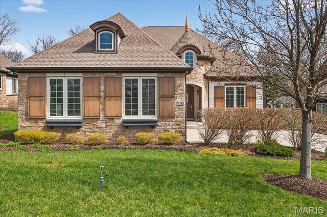 718 Woods Of Ladue Lane, St Louis, MO 63124