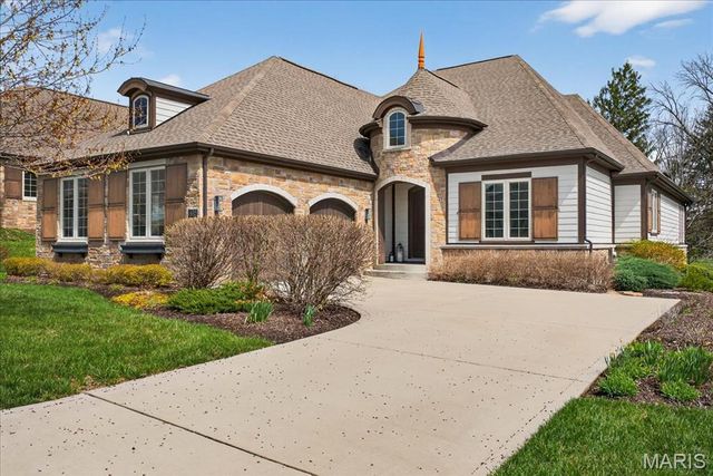 718 Woods Of Ladue Lane, St Louis, MO 63124