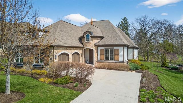 718 Woods Of Ladue Lane, St Louis, MO 63124