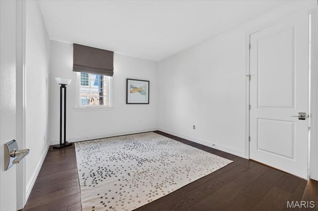 718 Woods Of Ladue Lane, St Louis, MO 63124