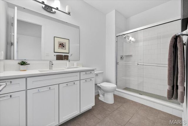 718 Woods Of Ladue Lane, St Louis, MO 63124