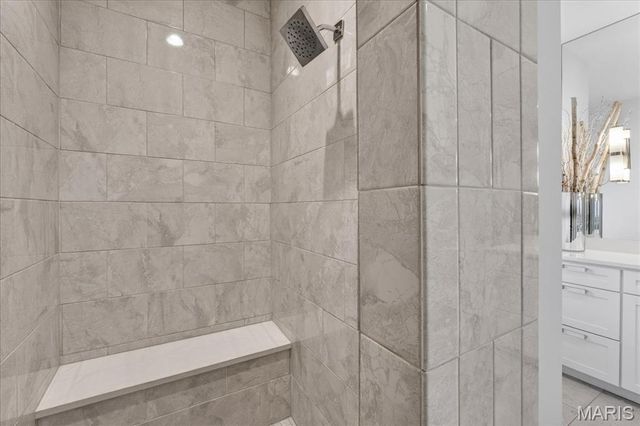 718 Woods Of Ladue Lane, St Louis, MO 63124