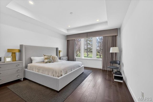 718 Woods Of Ladue Lane, St Louis, MO 63124