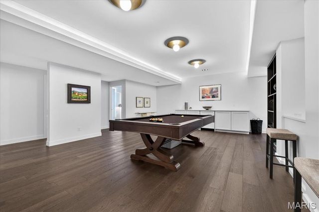 718 Woods Of Ladue Lane, St Louis, MO 63124