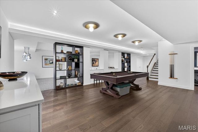 718 Woods Of Ladue Lane, St Louis, MO 63124