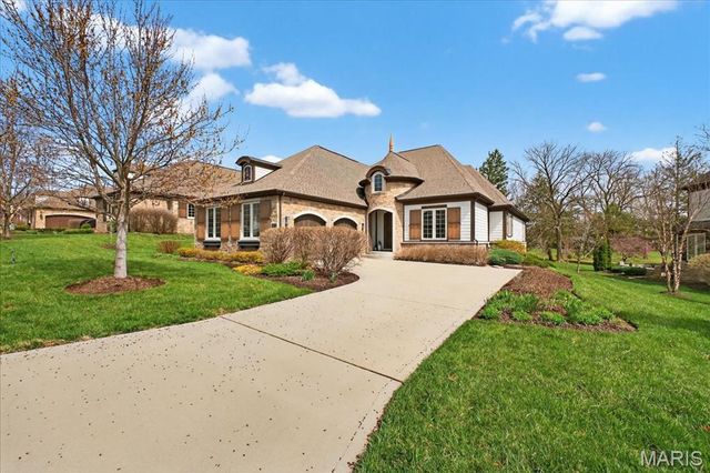 718 Woods Of Ladue Lane, St Louis, MO 63124