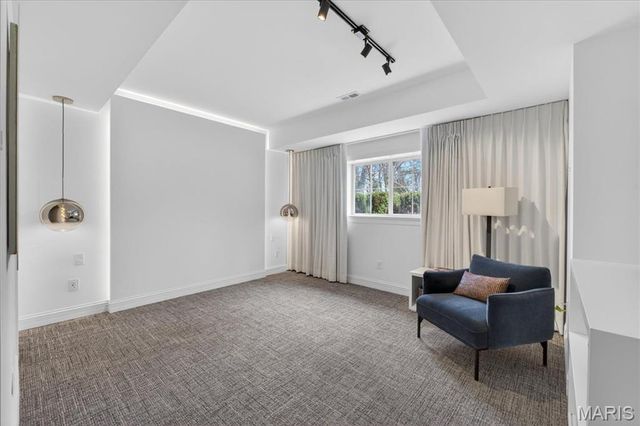 718 Woods Of Ladue Lane, St Louis, MO 63124