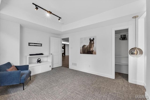 718 Woods Of Ladue Lane, St Louis, MO 63124