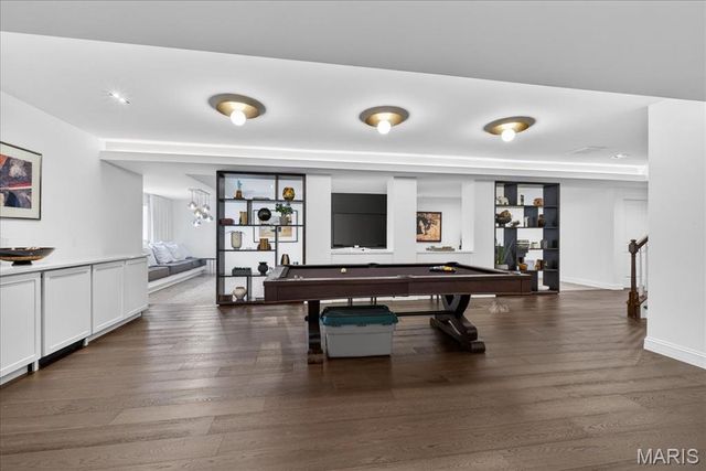 718 Woods Of Ladue Lane, St Louis, MO 63124