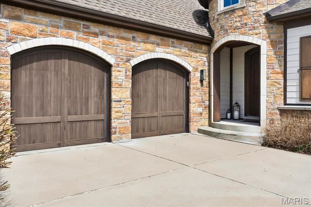 718 Woods Of Ladue Lane, St Louis, MO 63124