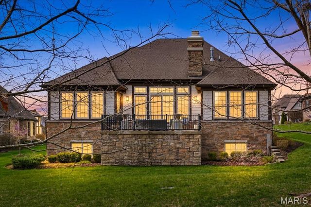 718 Woods Of Ladue Lane, St Louis, MO 63124