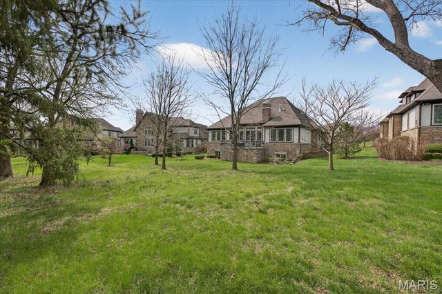 718 Woods Of Ladue Lane, St Louis, MO 63124