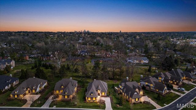 718 Woods Of Ladue Lane, St Louis, MO 63124