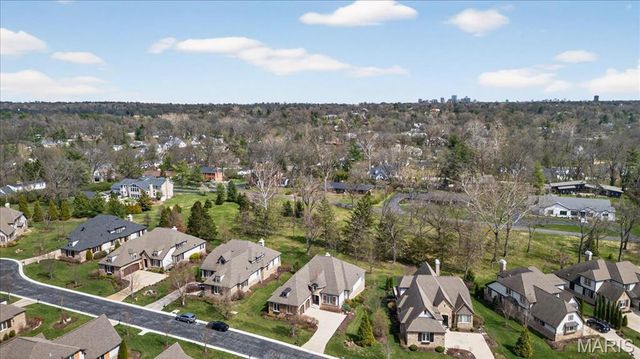 718 Woods Of Ladue Lane, St Louis, MO 63124