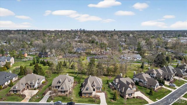 718 Woods Of Ladue Lane, St Louis, MO 63124