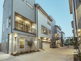 5823 Fairdale Lane B, Houston, TX 77057