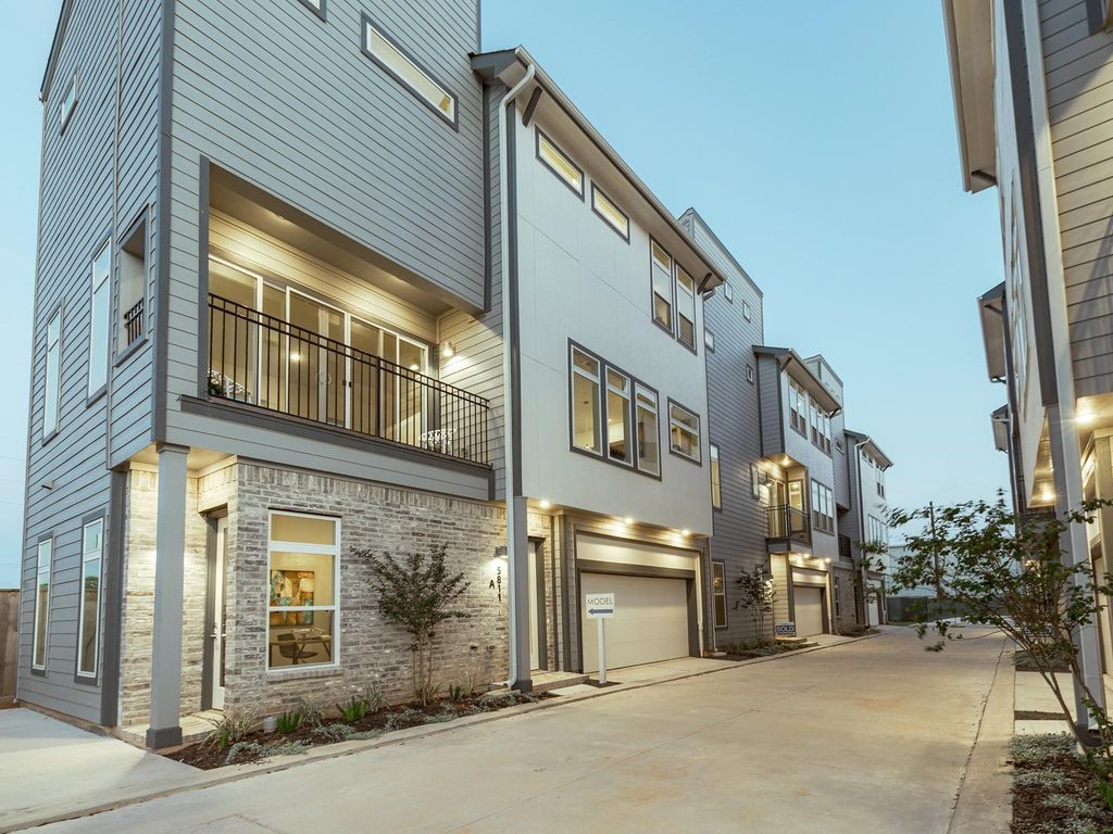 5823 Fairdale Lane B, Houston, TX 77057