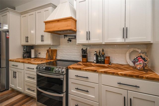 25103 Oaktree Court, Kansas, OK 74347