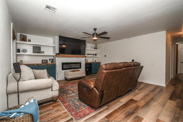 25103 Oaktree Court, Kansas, OK 74347