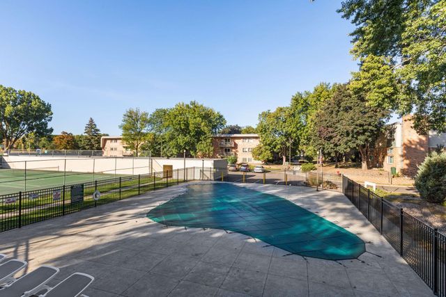 7414 W 22nd Street 302, Saint Louis Park, MN 55426