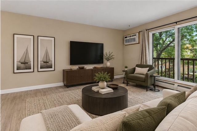 7414 W 22nd Street 302, Saint Louis Park, MN 55426