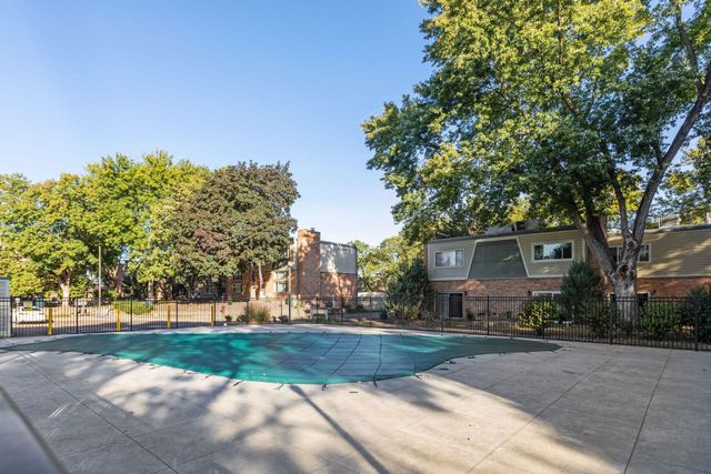 7414 W 22nd Street 302, Saint Louis Park, MN 55426