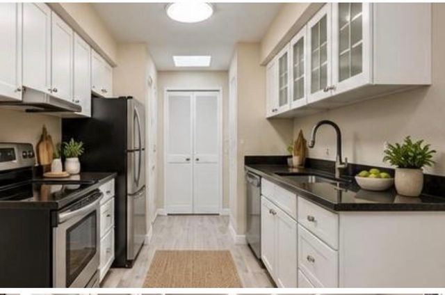 7414 W 22nd Street 302, Saint Louis Park, MN 55426