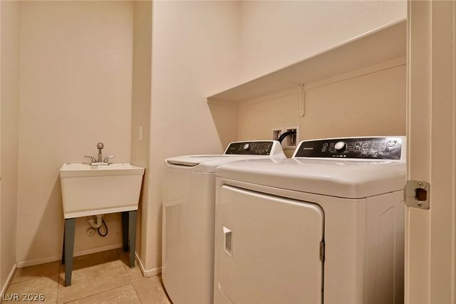 2124 Del Aqua Avenue, Henderson, NV 89002