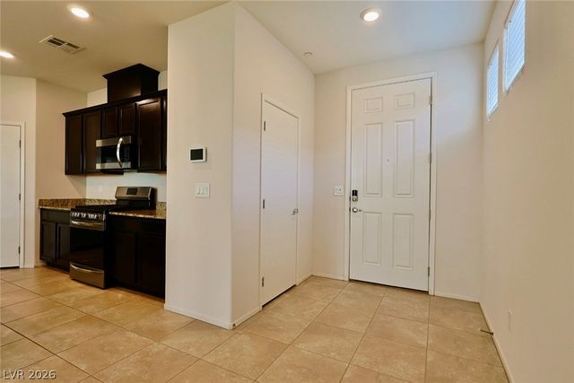 2124 Del Aqua Avenue, Henderson, NV 89002