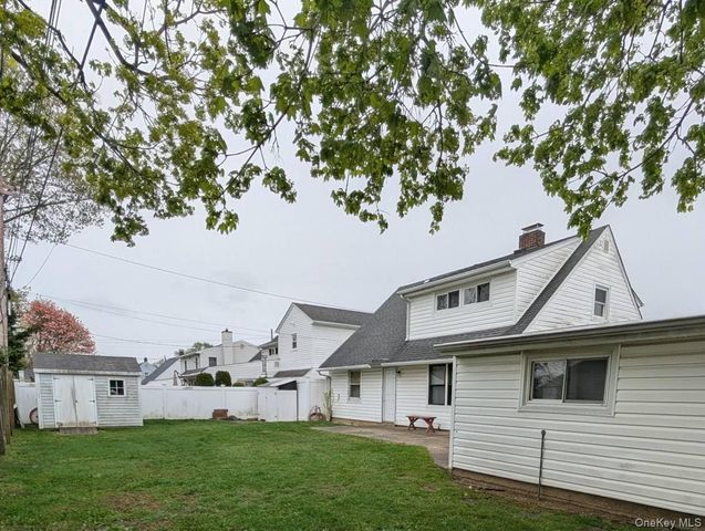 15 Falcon Lane, Levittown, NY 11756