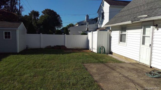 15 Falcon Lane, Levittown, NY 11756