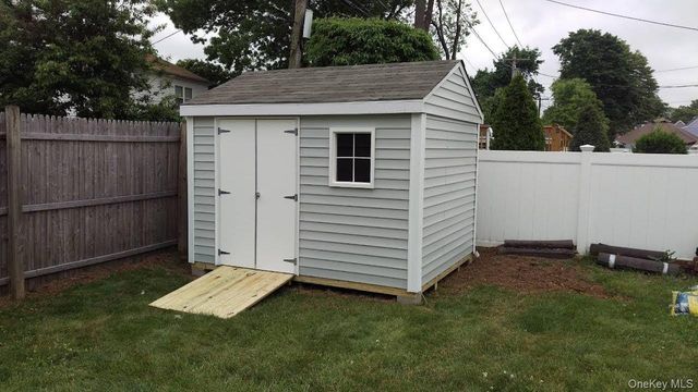 15 Falcon Lane, Levittown, NY 11756