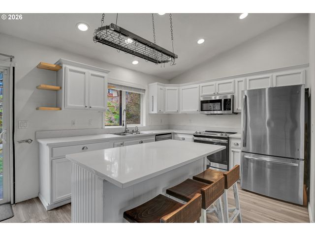 16610 Se HAROLD Ave, Milwaukie, OR 97267