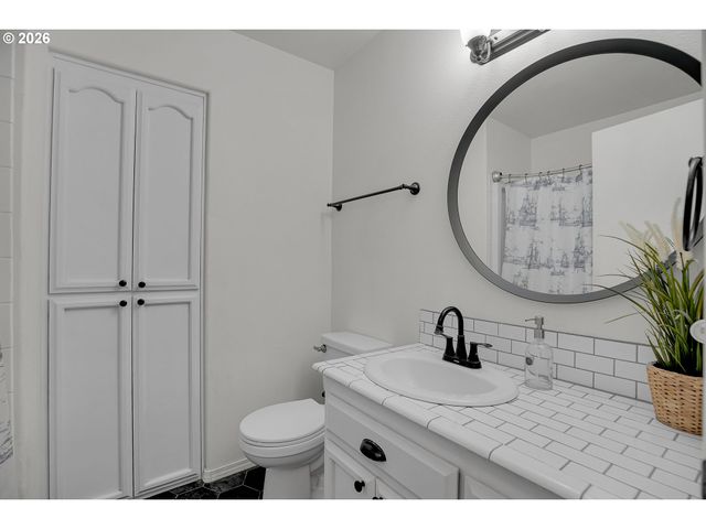 16610 Se HAROLD Ave, Milwaukie, OR 97267