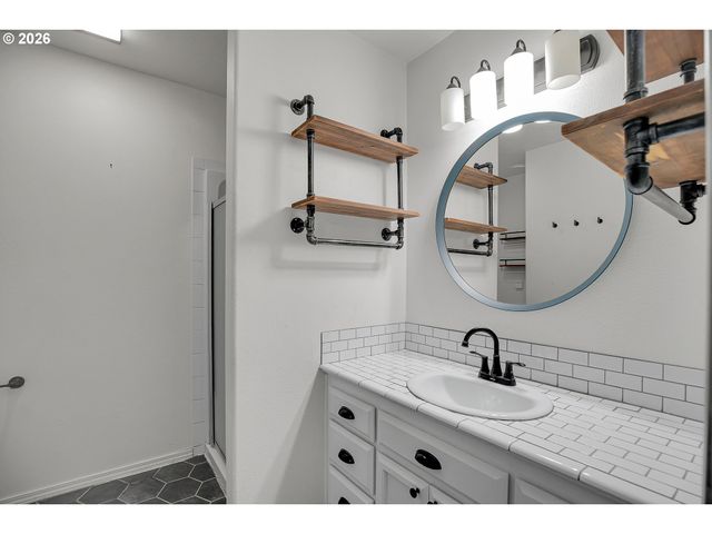 16610 Se HAROLD Ave, Milwaukie, OR 97267