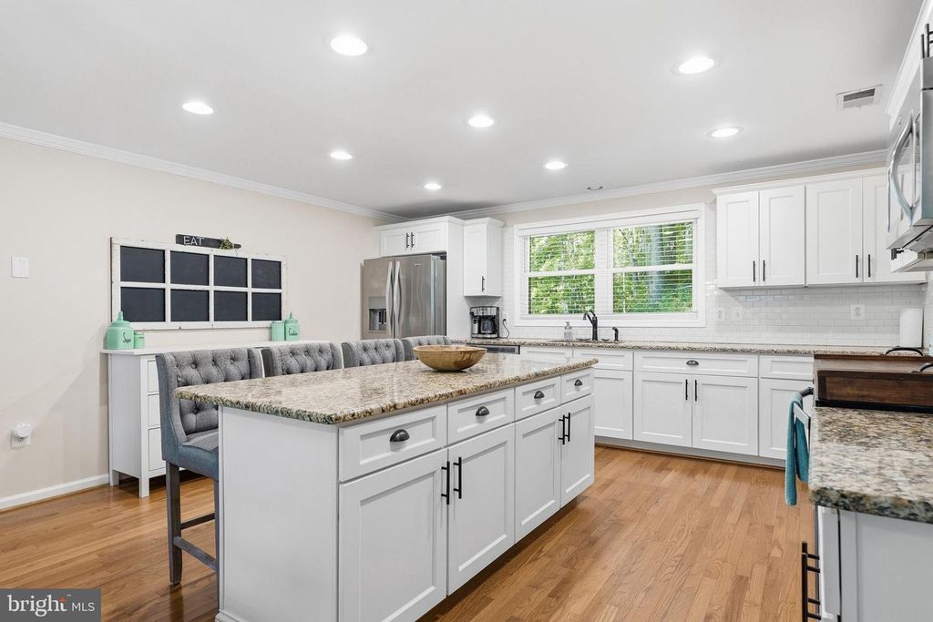 Image 13 of property listing at 4390 WOODVIEW LN, Prince Frederick, MD 20678