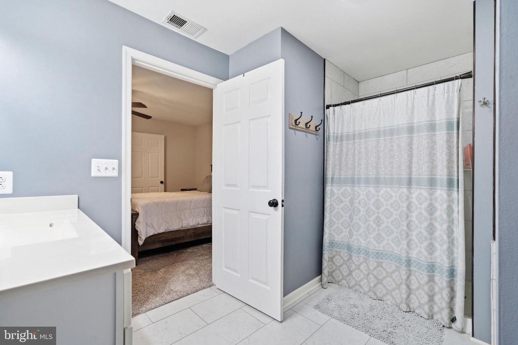 Image 25 of property listing at 4390 WOODVIEW LN, Prince Frederick, MD 20678