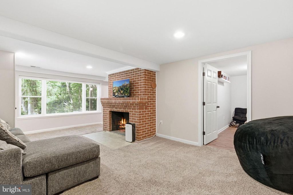 Image 34 of property listing at 4390 WOODVIEW LN, Prince Frederick, MD 20678