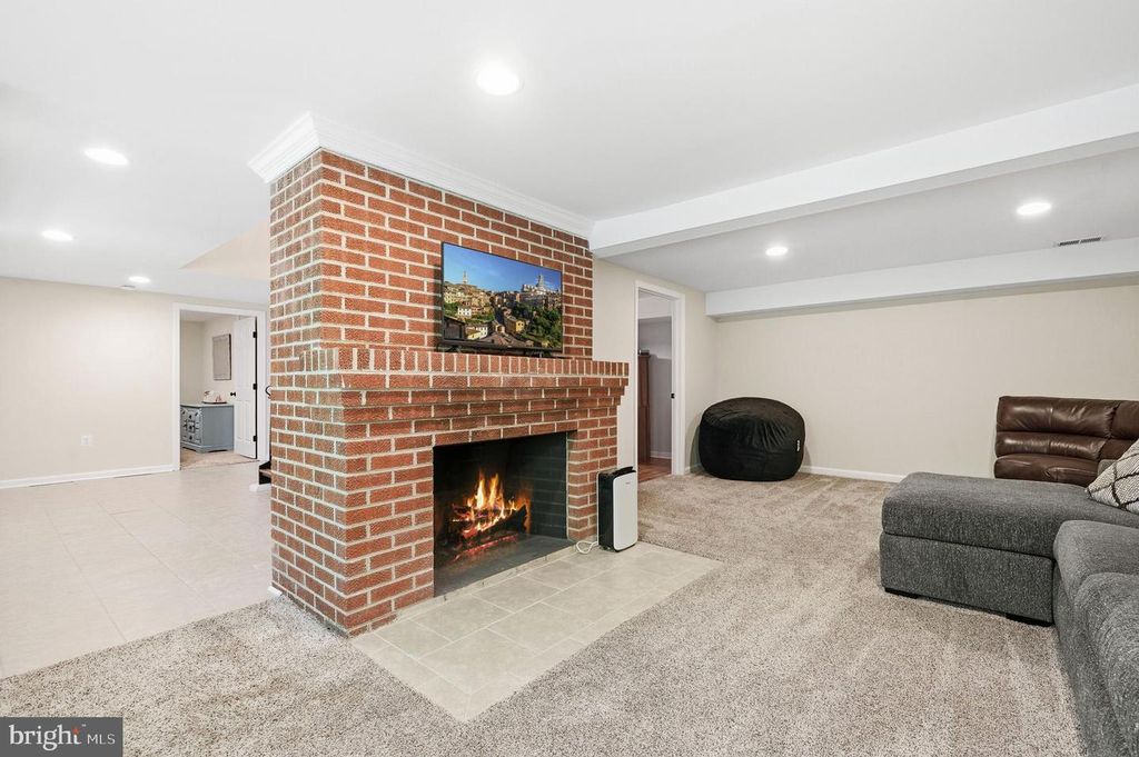 Image 36 of property listing at 4390 WOODVIEW LN, Prince Frederick, MD 20678